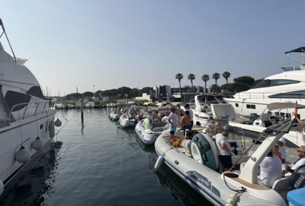 Location de bateaux a Port camargue - semi rigide